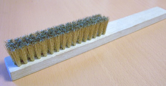 La brosse laiton permet des brossages sur des matériaux tendres, sans  laisser de traces